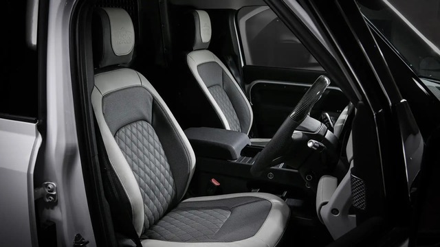 Bản độ Land Rover Defender khủng này cho dân mê off-road: Giá quy đổi gần 1 tỷ đồng, tốn 2 tuần thực hiện, hãng mất 5 năm nghiên cứu- Ảnh 4. Bản độ Land Rover Defender khủng này cho dân mê off-road: Giá quy đổi gần 1 tỷ đồng, tốn 2 tuần thực hiện, hãng mất 5 năm nghiên cứu- Ảnh 4.