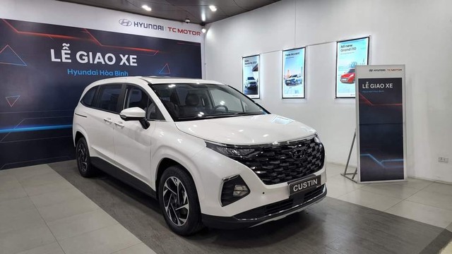 Hyundai Custin xả hàng tồn: Bản giữa giảm 75 triệu, gần rẻ ngang Innova Cross tiêu chuẩn- Ảnh 2. Hyundai Custin xả hàng tồn: Bản giữa giảm 75 triệu, gần rẻ ngang Innova Cross tiêu chuẩn- Ảnh 2.