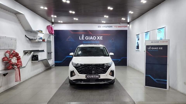 Hyundai Custin xả hàng tồn: Bản giữa giảm 75 triệu, gần rẻ ngang Innova Cross tiêu chuẩn- Ảnh 3. Hyundai Custin xả hàng tồn: Bản giữa giảm 75 triệu, gần rẻ ngang Innova Cross tiêu chuẩn- Ảnh 3.