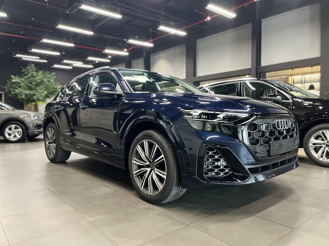 Audi Q8 2024 giá 4,1 tỷ đã về đại lý: Thêm trang bị tiện nghi, đấu X6, GLE với giá rẻ hơn hẳn- Ảnh 2. Audi Q8 2024 giá 4,1 tỷ đã về đại lý: Thêm trang bị tiện nghi, đấu X6, GLE với giá rẻ hơn hẳn- Ảnh 2.