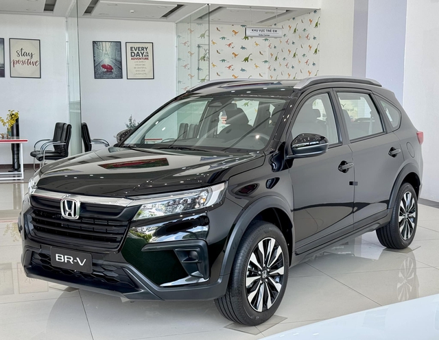 Honda BR-V giảm giá tại đại lý: Bản ‘base’ còn hơn 620 triệu, ngang Xpander bản đắt nhất- Ảnh 2. Honda BR-V giảm giá tại đại lý: Bản ‘base’ còn hơn 620 triệu, ngang Xpander bản đắt nhất- Ảnh 2.