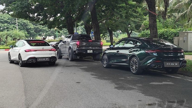 Lộ nội, ngoại thất MG7 tại đại lý trước ra mắt: Màn hình lớn có tiếng Việt, loa Bose, cửa nóc panorama, có ADAS cạnh tranh K5, Mazda6- Ảnh 3. Lộ nội, ngoại thất MG7 tại đại lý trước ra mắt: Màn hình lớn có tiếng Việt, loa Bose, cửa nóc panorama, có ADAS cạnh tranh K5, Mazda6- Ảnh 3.