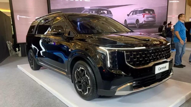 Kia Carnival 2024 nhận cọc tại đại lý: Ra mắt tháng 10, ngoại hình mới, dễ thêm động cơ hybrid cạnh tranh Viloran- Ảnh 2. Kia Carnival 2024 nhận cọc tại đại lý: Ra mắt tháng 10, ngoại hình mới, dễ thêm động cơ hybrid cạnh tranh Viloran- Ảnh 2.