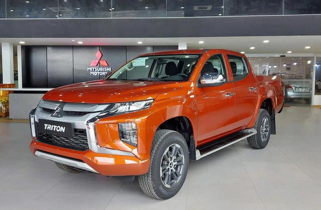 Mitsubishi Triton xả hàng tồn trước ngày ra mắt xe mới: Chỉ còn bản base 1 cầu, giảm giá lăn bánh gần 60 triệu đồng- Ảnh 2. Mitsubishi Triton xả hàng tồn trước ngày ra mắt xe mới: Chỉ còn bản base 1 cầu, giảm giá lăn bánh gần 60 triệu đồng- Ảnh 2.