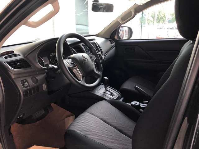 Mitsubishi Triton xả hàng tồn trước ngày ra mắt xe mới: Chỉ còn bản base 1 cầu, giảm giá lăn bánh gần 60 triệu đồng- Ảnh 3. Mitsubishi Triton xả hàng tồn trước ngày ra mắt xe mới: Chỉ còn bản base 1 cầu, giảm giá lăn bánh gần 60 triệu đồng- Ảnh 3.