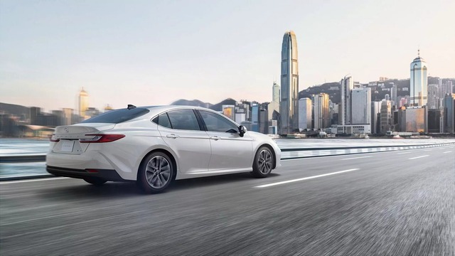 Toyota Camry 2025 được bổ sung... động cơ xăng cũ, yếu hơn bản hybrid nhưng nhiều thị trường vẫn chuộng- Ảnh 3. Toyota Camry 2025 được bổ sung... động cơ xăng cũ, yếu hơn bản hybrid nhưng nhiều thị trường vẫn chuộng- Ảnh 3.