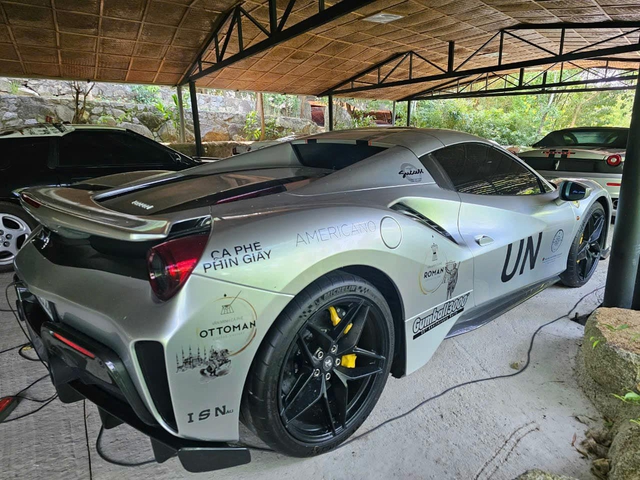 Loạt Ferrari của ông Đặng Lê Nguyên Vũ lộ ảnh lên tem chuẩn bị tham gia Gumball 3000, CĐM nhận xét: 'Vẫn thiếu nhiều siêu phẩm'- Ảnh 4.