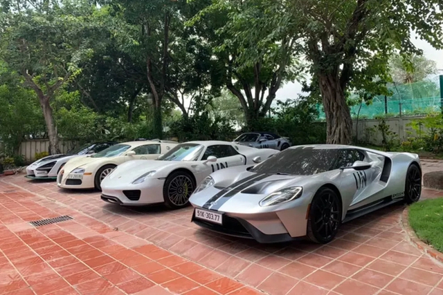 Loạt Ferrari của ông Đặng Lê Nguyên Vũ lộ ảnh lên tem chuẩn bị tham gia Gumball 3000, CĐM nhận xét: 'Vẫn thiếu nhiều siêu phẩm'- Ảnh 13.