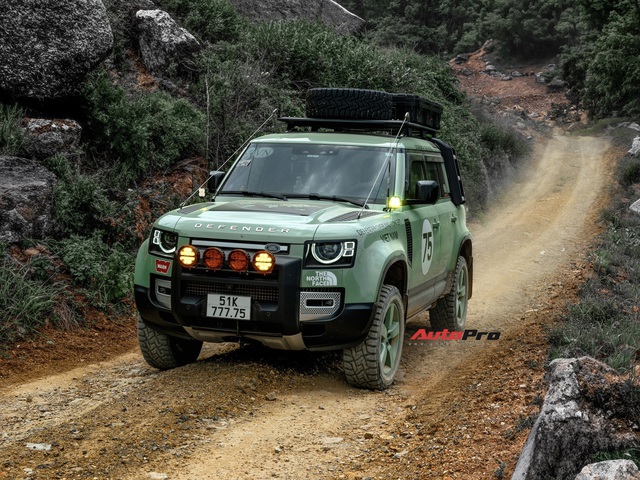 9x kể chuyện sắp lái Land Rover Defender đi phượt: Từ Việt Nam qua châu Âu đến Nam Mỹ, chuẩn bị 6 tháng, phải tập luyện cường độ cao- Ảnh 3. 9x kể chuyện sắp lái Land Rover Defender đi phượt: Từ Việt Nam qua châu Âu đến Nam Mỹ, chuẩn bị 6 tháng, phải tập luyện cường độ cao- Ảnh 3.