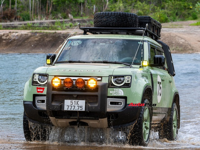 9x kể chuyện sắp lái Land Rover Defender đi phượt: Từ Việt Nam qua châu Âu đến Nam Mỹ, chuẩn bị 6 tháng, phải tập luyện cường độ cao- Ảnh 4. 9x kể chuyện sắp lái Land Rover Defender đi phượt: Từ Việt Nam qua châu Âu đến Nam Mỹ, chuẩn bị 6 tháng, phải tập luyện cường độ cao- Ảnh 4.