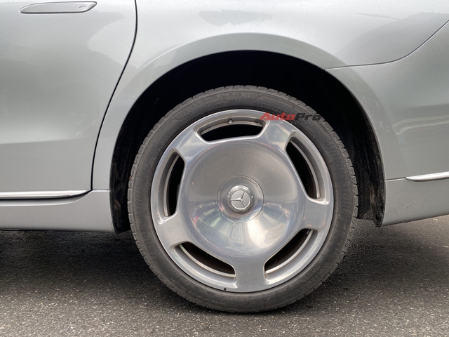 Mercedes-Maybach S 580 hàng hiếm lăn bánh trên phố Hà Nội: Giá khoảng 17 tỷ, màu độc, không bán chính hãng- Ảnh 8. Mercedes-Maybach S 580 hàng hiếm lăn bánh trên phố Hà Nội: Giá khoảng 17 tỷ, màu độc, không bán chính hãng- Ảnh 8.