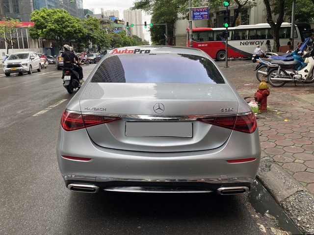 Mercedes-Maybach S 580 hàng hiếm lăn bánh trên phố Hà Nội: Giá khoảng 17 tỷ, màu độc, không bán chính hãng- Ảnh 6. Mercedes-Maybach S 580 hàng hiếm lăn bánh trên phố Hà Nội: Giá khoảng 17 tỷ, màu độc, không bán chính hãng- Ảnh 6.