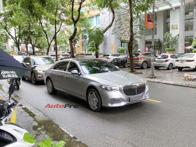 Mercedes-Maybach S 580 hàng hiếm lăn bánh trên phố Hà Nội: Giá khoảng 17 tỷ, màu độc, không bán chính hãng- Ảnh 2. Mercedes-Maybach S 580 hàng hiếm lăn bánh trên phố Hà Nội: Giá khoảng 17 tỷ, màu độc, không bán chính hãng- Ảnh 2.