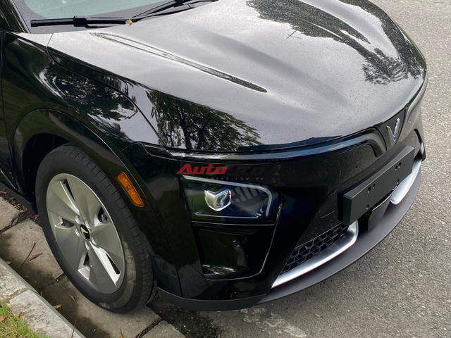 Ảnh thực tế VinFast VF 7S: Động cơ 174 mã lực, mâm khác dễ nhận biết, đại lý báo đã nhận cọc nhưng chưa có lịch giao hàng- Ảnh 8. Ảnh thực tế VinFast VF 7S: Động cơ 174 mã lực, mâm khác dễ nhận biết, đại lý báo đã nhận cọc nhưng chưa có lịch giao hàng- Ảnh 8.