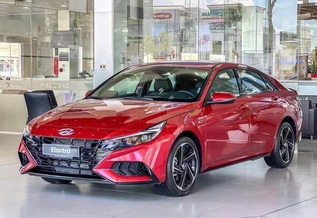 Hyundai Elantra giảm gần 80 triệu tại đại lý: Bản N-Line còn dưới 700 triệu, đấu Civic RS với giá rẻ hơn niêm yết bản ‘base’ của đối thủ- Ảnh 2. Hyundai Elantra giảm gần 80 triệu tại đại lý: Bản N-Line còn dưới 700 triệu, đấu Civic RS với giá rẻ hơn niêm yết bản ‘base’ của đối thủ- Ảnh 2.