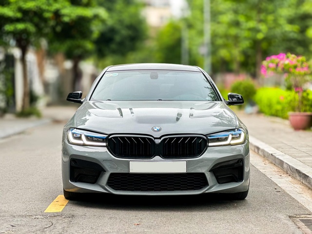 BMW 528i độ 'đầu một đằng, đuôi một nẻo' bán lại giá 599 triệu đồng, CĐM thắc mắc 'tiền độ có đắt hơn tiền xe'- Ảnh 2. BMW 528i độ 'đầu một đằng, đuôi một nẻo' bán lại giá 599 triệu đồng, CĐM thắc mắc 'tiền độ có đắt hơn tiền xe'- Ảnh 2.