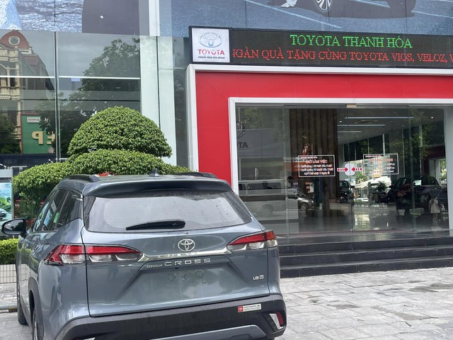 Phát hiện Toyota Corolla Cross bị rách ở cửa, chủ xe tại Thanh Hóa nghi sales giấu lỗi khiến xe không được bảo hành- Ảnh 5. Phát hiện Toyota Corolla Cross bị rách ở cửa, chủ xe tại Thanh Hóa nghi sales giấu lỗi khiến xe không được bảo hành- Ảnh 5.