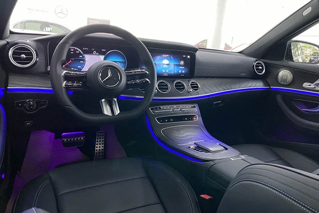 Mercedes-Benz chơi lớn: E-Class giảm giá tới 250 triệu, BMW 5-Series phải dè chừng- Ảnh 6. Mercedes-Benz chơi lớn: E-Class giảm giá tới 250 triệu, BMW 5-Series phải dè chừng- Ảnh 6.