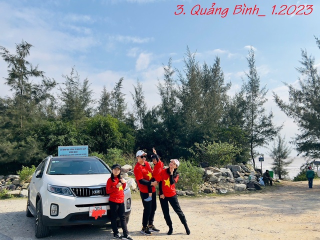 Gia đình lái Kia Sorento 18 chuyến để xuyên Việt check in 63 tỉnh thành với áo cờ đỏ sao vàng: 'Chuyến ngắn nhất chỉ 1 ngày, dài nhất 25 ngày'- Ảnh 3. Gia đình lái Kia Sorento 18 chuyến để xuyên Việt check in 63 tỉnh thành với áo cờ đỏ sao vàng: 'Chuyến ngắn nhất chỉ 1 ngày, dài nhất 25 ngày'- Ảnh 3.