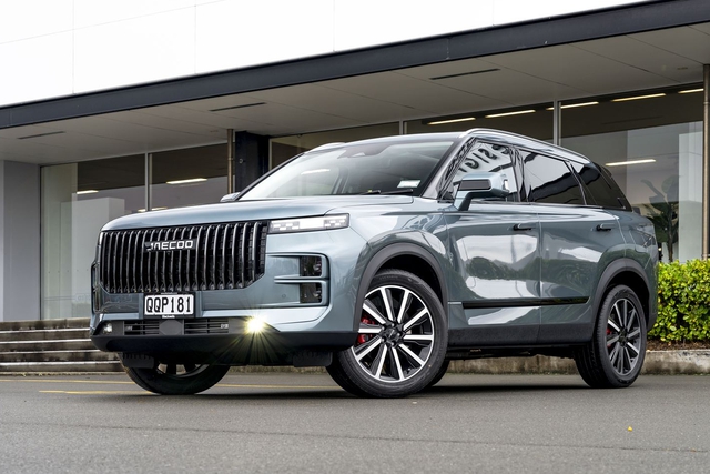 Xe hybrid mới ồ ạt về Việt Nam dịp cuối năm: Có cả SUV, sedan, minivan, có mẫu cắm sạc, đầy bình xăng-điện chạy 1.200km- Ảnh 7. Xe hybrid mới ồ ạt về Việt Nam dịp cuối năm: Có cả SUV, sedan, minivan, có mẫu cắm sạc, đầy bình xăng-điện chạy 1.200km- Ảnh 7.