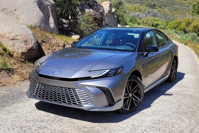 Xe hybrid mới ồ ạt về Việt Nam dịp cuối năm: Có cả SUV, sedan, minivan, có mẫu cắm sạc, đầy bình xăng-điện chạy 1.200km- Ảnh 3. Xe hybrid mới ồ ạt về Việt Nam dịp cuối năm: Có cả SUV, sedan, minivan, có mẫu cắm sạc, đầy bình xăng-điện chạy 1.200km- Ảnh 3.