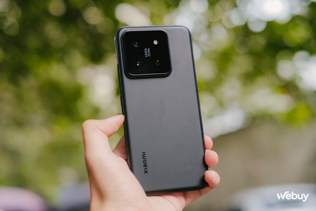 Flagship Xiaomi chạy chip Snapdragon 8 Gen 3 giá dưới 15 triệu: Điểm AnTuTu gần 2 triệu, màn hình sáng nhất thế giới- Ảnh 2. Flagship Xiaomi chạy chip Snapdragon 8 Gen 3 giá dưới 15 triệu: Điểm AnTuTu gần 2 triệu, màn hình sáng nhất thế giới- Ảnh 2.