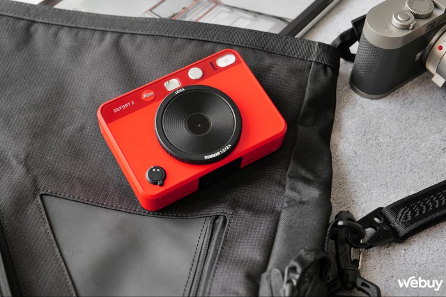 Ra đường chụp ảnh với Leica Sofort 2: Chụp in ngay và có cả bản số, màu ảnh hoài cổ- Ảnh 1. Ra đường chụp ảnh với Leica Sofort 2: Chụp in ngay và có cả bản số, màu ảnh hoài cổ- Ảnh 1.