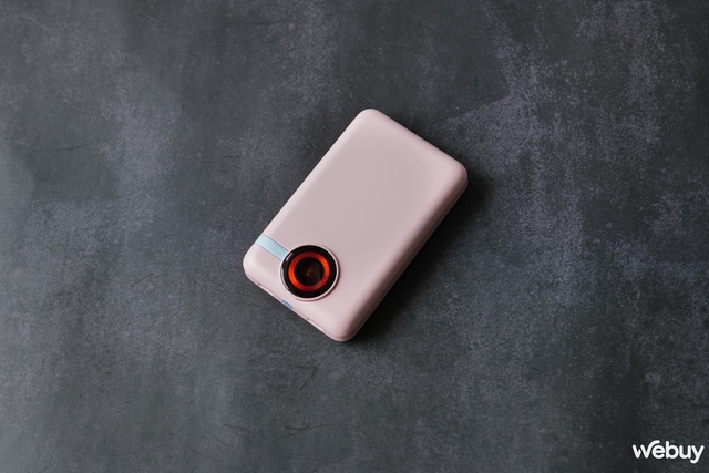 Pin dự phòng MagSafe 2-trong-1 cho iPhone và Apple Watch: Sạc được 4 thiết bị cùng lúc, dung lượng 10.000mAh, giá chỉ 1,5 triệu đồng- Ảnh 2. Pin dự phòng MagSafe 2-trong-1 cho iPhone và Apple Watch: Sạc được 4 thiết bị cùng lúc, dung lượng 10.000mAh, giá chỉ 1,5 triệu đồng- Ảnh 2.