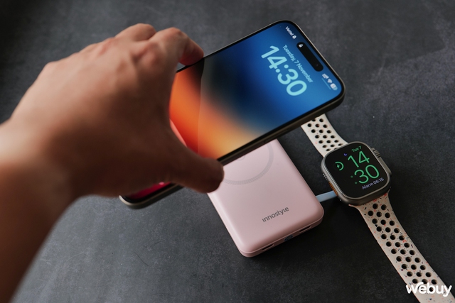 Pin dự phòng MagSafe 2-trong-1 cho iPhone và Apple Watch: Sạc được 4 thiết bị cùng lúc, dung lượng 10.000mAh, giá chỉ 1,5 triệu đồng- Ảnh 8. Pin dự phòng MagSafe 2-trong-1 cho iPhone và Apple Watch: Sạc được 4 thiết bị cùng lúc, dung lượng 10.000mAh, giá chỉ 1,5 triệu đồng- Ảnh 8.