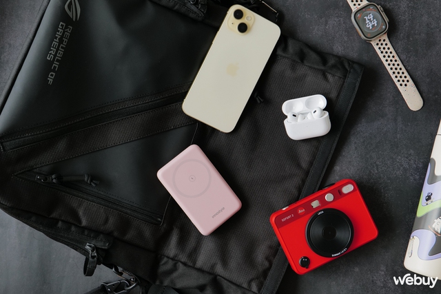 Pin dự phòng MagSafe 2-trong-1 cho iPhone và Apple Watch: Sạc được 4 thiết bị cùng lúc, dung lượng 10.000mAh, giá chỉ 1,5 triệu đồng- Ảnh 11. Pin dự phòng MagSafe 2-trong-1 cho iPhone và Apple Watch: Sạc được 4 thiết bị cùng lúc, dung lượng 10.000mAh, giá chỉ 1,5 triệu đồng- Ảnh 11.