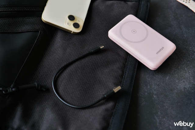 Pin dự phòng MagSafe 2-trong-1 cho iPhone và Apple Watch: Sạc được 4 thiết bị cùng lúc, dung lượng 10.000mAh, giá chỉ 1,5 triệu đồng- Ảnh 3. Pin dự phòng MagSafe 2-trong-1 cho iPhone và Apple Watch: Sạc được 4 thiết bị cùng lúc, dung lượng 10.000mAh, giá chỉ 1,5 triệu đồng- Ảnh 3.