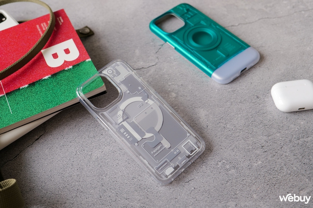 Trên tay 2 mẫu ốp lưng siêu độc lạ của Spigen dành cho iPhone 15 Pro Max- Ảnh 15. Trên tay 2 mẫu ốp lưng siêu độc lạ của Spigen dành cho iPhone 15 Pro Max- Ảnh 15.