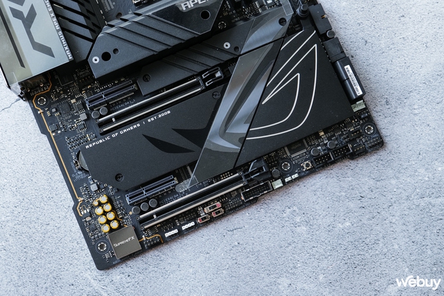 Trải nghiệm nhanh ROG MAXIMUS Z790 APEX ENCORE: Bo mạch chủ hàng đầu cho người dùng thích "em yêu khoa học"- Ảnh 13. Trải nghiệm nhanh ROG MAXIMUS Z790 APEX ENCORE: Bo mạch chủ hàng đầu cho người dùng thích "em yêu khoa học"- Ảnh 13.