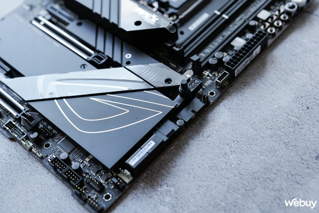 Trải nghiệm nhanh ROG MAXIMUS Z790 APEX ENCORE: Bo mạch chủ hàng đầu cho người dùng thích "em yêu khoa học"- Ảnh 12. Trải nghiệm nhanh ROG MAXIMUS Z790 APEX ENCORE: Bo mạch chủ hàng đầu cho người dùng thích "em yêu khoa học"- Ảnh 12.