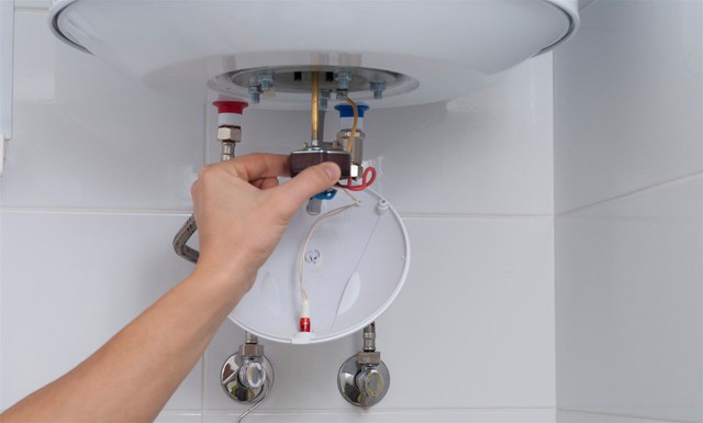 Thói quen sai lầm khi dùng bình nóng lạnh nói mãi nhiều người vẫn không nghe, đến khi chẳng may cháy nổ lại hối không kịp - Ảnh 3. Thói quen sai lầm khi dùng bình nóng lạnh nói mãi nhiều người vẫn không nghe, đến khi chẳng may cháy nổ lại hối không kịp - Ảnh 3.