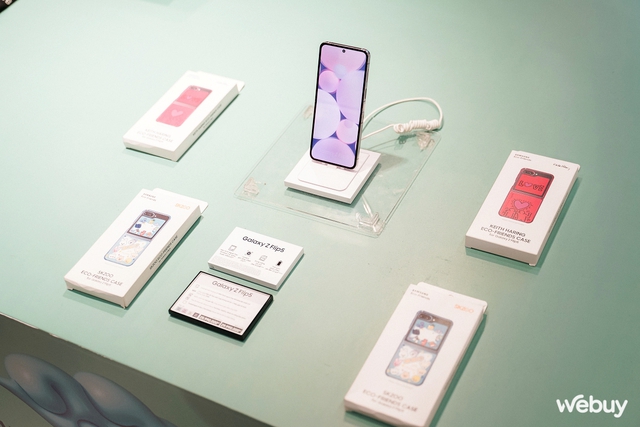 Giới trẻ Hà Nội thích thú nhập hội “Iu Vĩbe”, tự làm ốp lưng len thêu tay và in áo với Galaxy Z Flip5- Ảnh 29. Giới trẻ Hà Nội thích thú nhập hội “Iu Vĩbe”, tự làm ốp lưng len thêu tay và in áo với Galaxy Z Flip5- Ảnh 29.