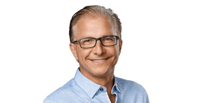 Phó chủ tịch cấp cao Apple nói về việc rời bỏ vi xử lý Intel: “Chip Intel chưa mang lại hiệu suất mà chúng tôi cần”- Ảnh 1. Phó chủ tịch cấp cao Apple nói về việc rời bỏ vi xử lý Intel: “Chip Intel chưa mang lại hiệu suất mà chúng tôi cần”- Ảnh 1.