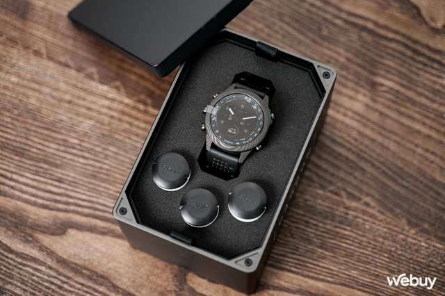 Trên tay Garmin MARQ Golfer Carbon Edition giá 80 triệu: Siêu smartwatch đẳng cấp cho người mê đánh gôn- Ảnh 3. Trên tay Garmin MARQ Golfer Carbon Edition giá 80 triệu: Siêu smartwatch đẳng cấp cho người mê đánh gôn- Ảnh 3.