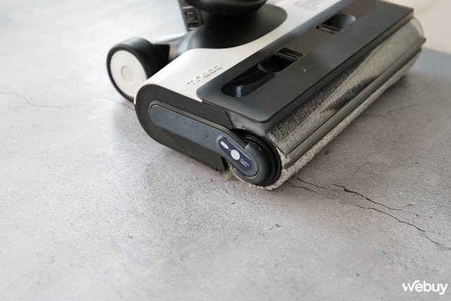 Trải nghiệm Tineco Floor One S6: Vừa lau vừa hút, dọn sạch cả vết cà phê đổ, tự giặt con lăn và phát hiện độ bẩn- Ảnh 16. Trải nghiệm Tineco Floor One S6: Vừa lau vừa hút, dọn sạch cả vết cà phê đổ, tự giặt con lăn và phát hiện độ bẩn- Ảnh 16.