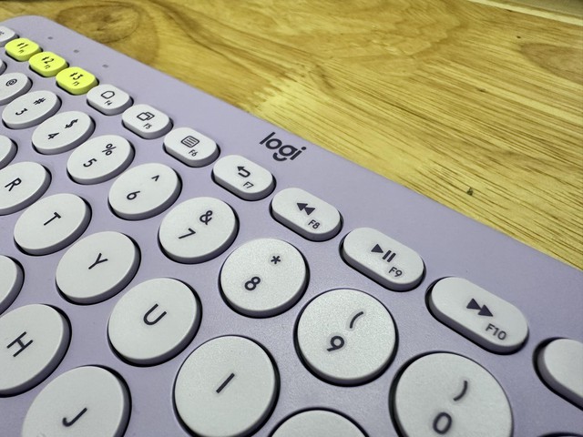 Hơn 1 năm trải nghiệm bàn phím Logitech giá 700.000 đồng: Coder 34 tuổi chấm 9/10 điểm ngon - bổ - rẻ- Ảnh 2. Hơn 1 năm trải nghiệm bàn phím Logitech giá 700.000 đồng: Coder 34 tuổi chấm 9/10 điểm ngon - bổ - rẻ- Ảnh 2.