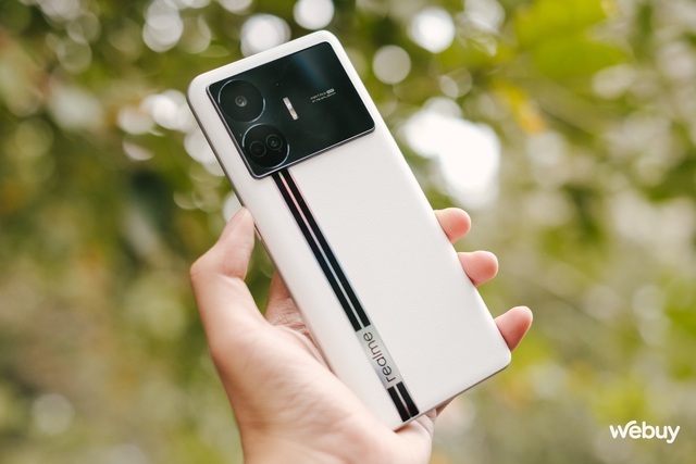 realme sắp "phá đảo" phân khúc tầm trung với chiếc máy này: Giá dưới 7 triệu nhưng hiệu năng ngang ngửa Galaxy S24 Ultra- Ảnh 2. realme sắp "phá đảo" phân khúc tầm trung với chiếc máy này: Giá dưới 7 triệu nhưng hiệu năng ngang ngửa Galaxy S24 Ultra- Ảnh 2.