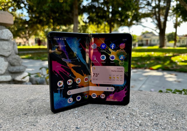 2024 sẽ không phải năm của smartphone màn hình gập nếu Apple vẫn "thẳng"- Ảnh 2. 2024 sẽ không phải năm của smartphone màn hình gập nếu Apple vẫn "thẳng"- Ảnh 2.