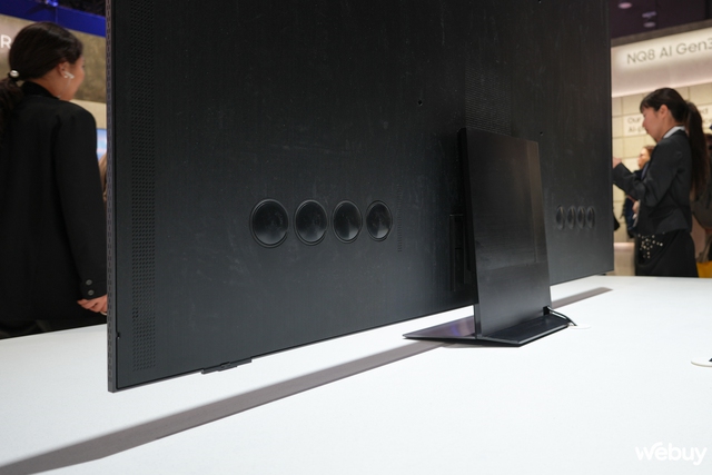 Cận cảnh loạt TV Samsung mới tại CES 2024: Thiết kế ấn tượng, hình âm đẳng cấp, đặc biệt choáng ngợp với mẫu MICRO LED trong suốt- Ảnh 10. Cận cảnh loạt TV Samsung mới tại CES 2024: Thiết kế ấn tượng, hình âm đẳng cấp, đặc biệt choáng ngợp với mẫu MICRO LED trong suốt- Ảnh 10.