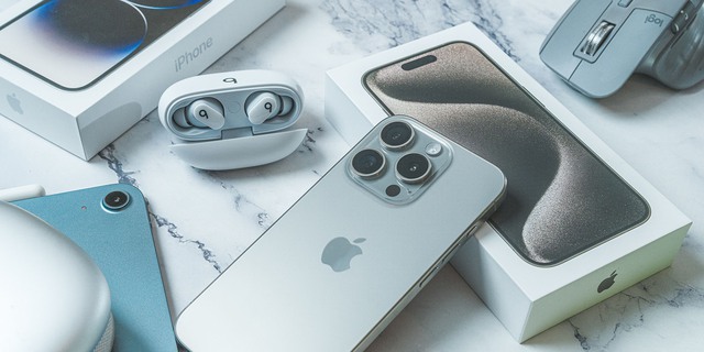 Chiếm ngôi đầu doanh số smartphone toàn cầu năm 2023, Apple lần đầu vượt mặt Samsung sau hơn một thập kỷ- Ảnh 1. Chiếm ngôi đầu doanh số smartphone toàn cầu năm 2023, Apple lần đầu vượt mặt Samsung sau hơn một thập kỷ- Ảnh 1.