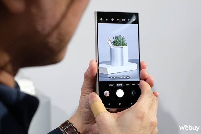 Đây là Galaxy S24 Ultra: Viền titan, màn hình phẳng, Galaxy AI mới ngày đầu nhưng đã hỗ trợ tiếng Việt đầy đủ- Ảnh 14.