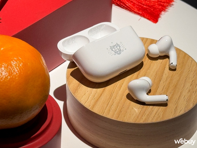 Apple ra mắt AirPods Pro 2 phiên bản chào Xuân Giáp Thìn, giá không đổi- Ảnh 1.