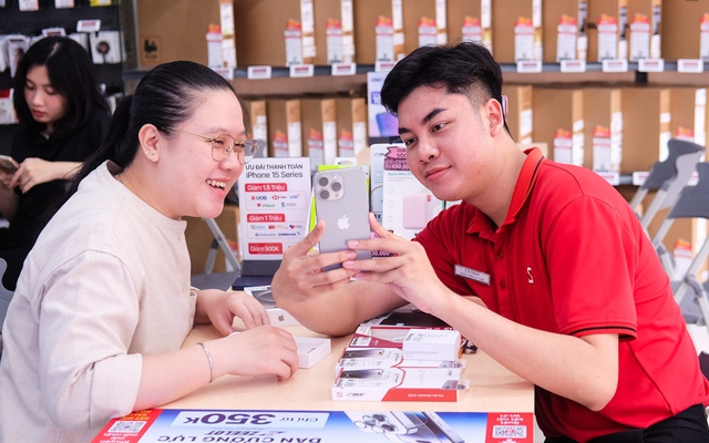Tròn 4 tháng mở bán, iPhone 15 Pro Max lại có đáy mới tại Việt Nam: Đây là mức giá rẻ nhất- Ảnh 2. Tròn 4 tháng mở bán, iPhone 15 Pro Max lại có đáy mới tại Việt Nam: Đây là mức giá rẻ nhất- Ảnh 2.