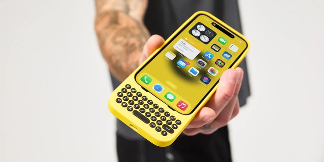 Phụ kiện này biến iPhone của bạn thành BlackBerry- Ảnh 1. Phụ kiện này biến iPhone của bạn thành BlackBerry- Ảnh 1.