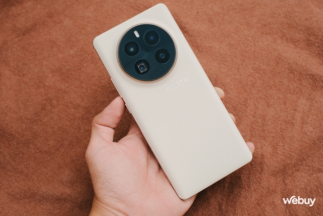 Xiaomi 14 chưa là gì, realme lại "phá đảo" phân khúc với smartphone Snapdragon 8 Gen 3, RAM 16GB, bộ nhớ 1TB mà giá cực "mềm"- Ảnh 3. Xiaomi 14 chưa là gì, realme lại "phá đảo" phân khúc với smartphone Snapdragon 8 Gen 3, RAM 16GB, bộ nhớ 1TB mà giá cực "mềm"- Ảnh 3.