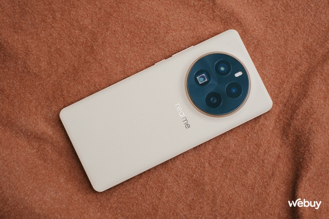 Xiaomi 14 chưa là gì, realme lại "phá đảo" phân khúc với smartphone Snapdragon 8 Gen 3, RAM 16GB, bộ nhớ 1TB mà giá cực "mềm"- Ảnh 6. Xiaomi 14 chưa là gì, realme lại "phá đảo" phân khúc với smartphone Snapdragon 8 Gen 3, RAM 16GB, bộ nhớ 1TB mà giá cực "mềm"- Ảnh 6.